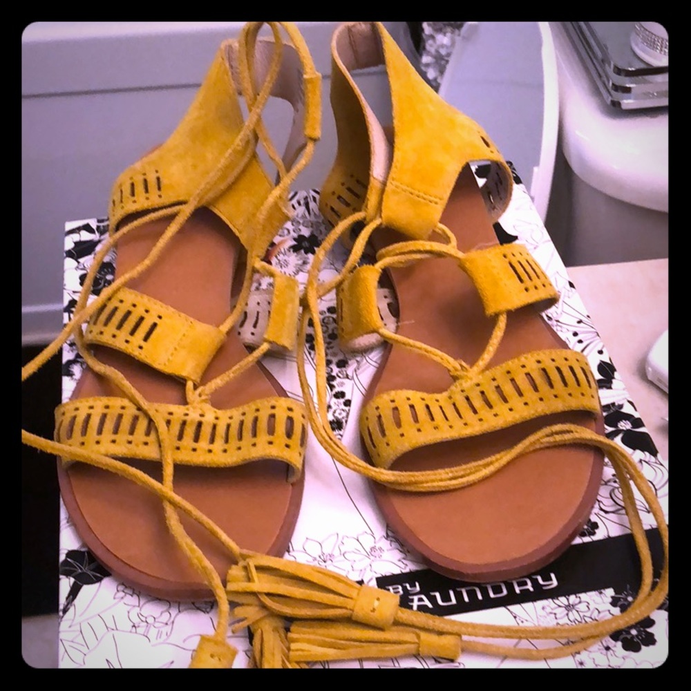 Tie up sandal